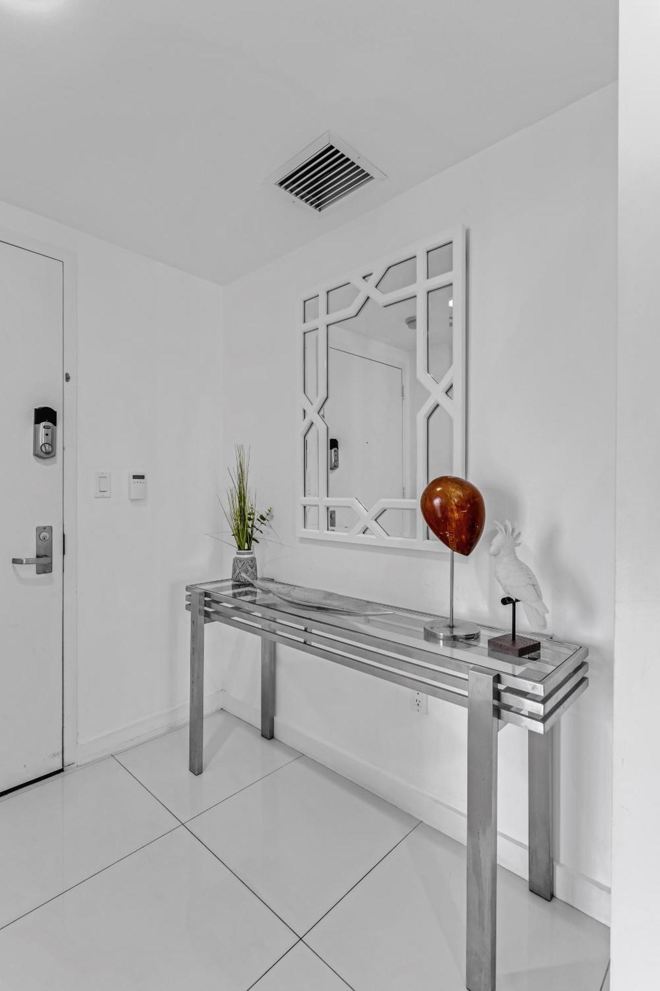 Luxurious Condo At Icon With Views Miami Eksteriør bilde