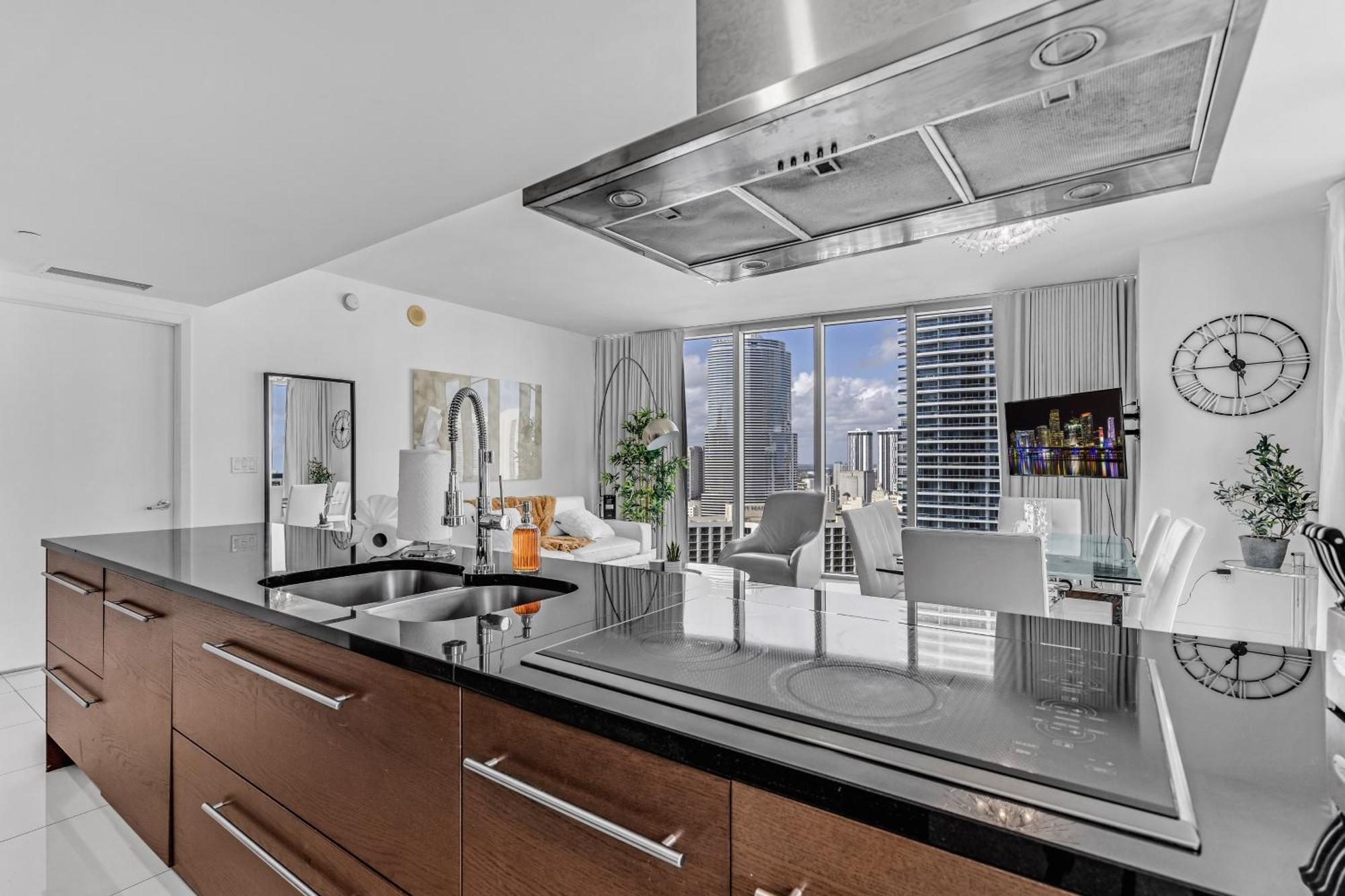 Luxurious Condo At Icon With Views Miami Eksteriør bilde